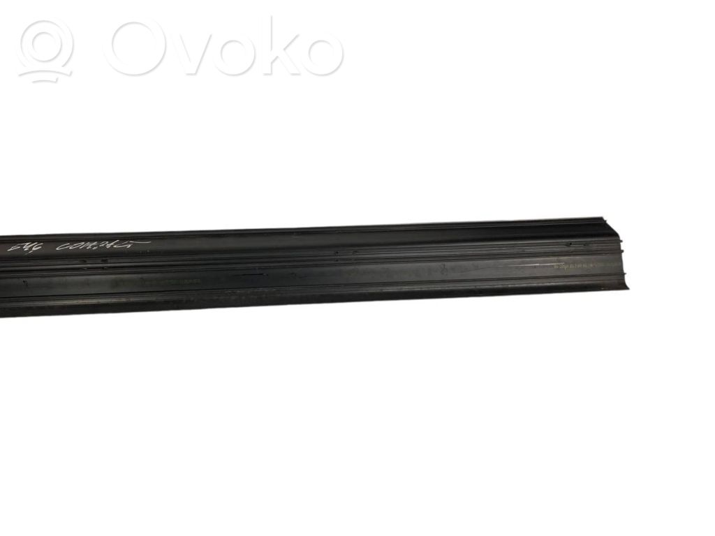 Priekšējā sliekšņa dekoratīvā apdare (iekšējā)
