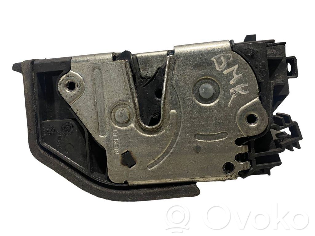 Priekšpusē slēdzene