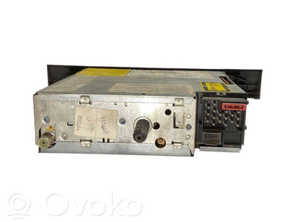 Radio / CD/DVD atskaņotājs / navigācija