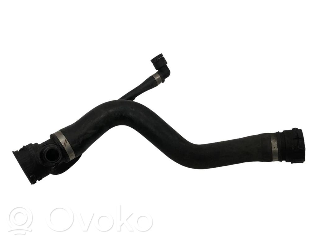 Caurulīte (-es) / šļūtene (-es)