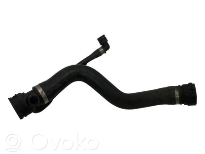 Caurulīte (-es) / šļūtene (-es)