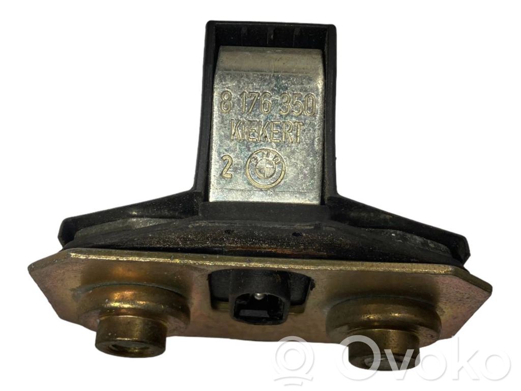 Aizmugurē slēdzenes cilpa