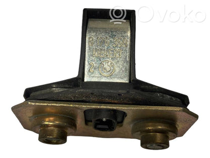 Aizmugurē slēdzenes cilpa