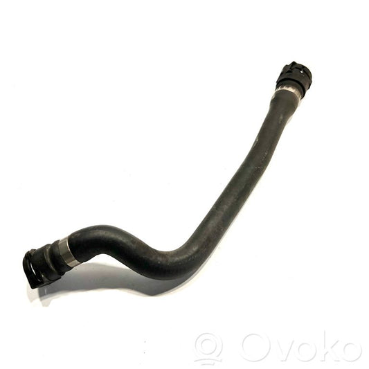 Caurulīte (-es) / šļūtene (-es)