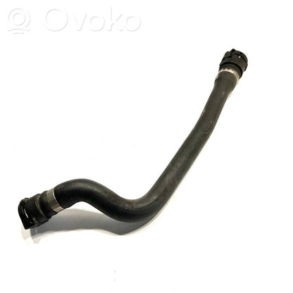 Caurulīte (-es) / šļūtene (-es)