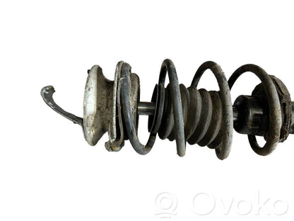 Priekšpusē amortizators ar atsperi