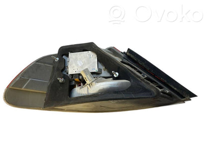 Aizmugurējais lukturis virsbūvē