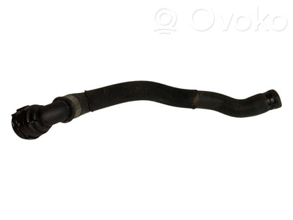 Caurulīte (-es) / šļūtene (-es)