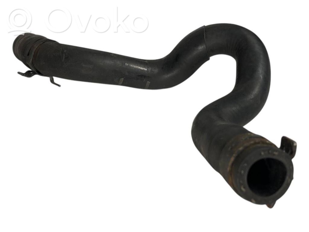 Caurulīte (-es) / šļūtene (-es)