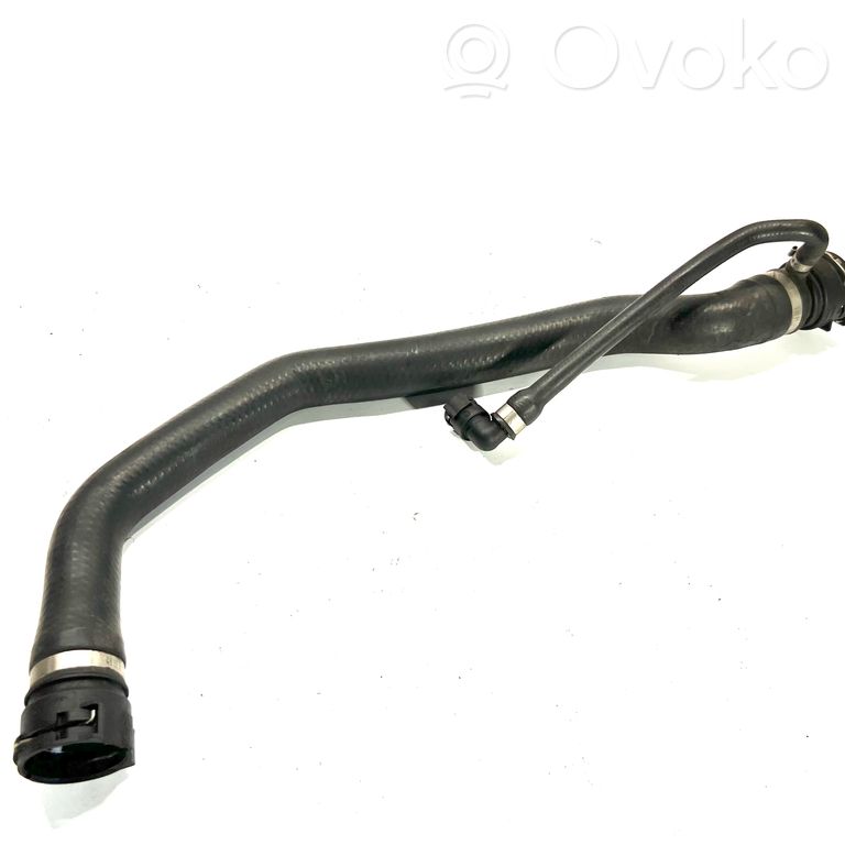 Caurulīte (-es) / šļūtene (-es)