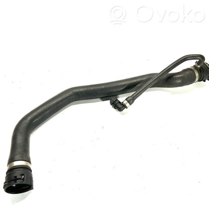 Caurulīte (-es) / šļūtene (-es)