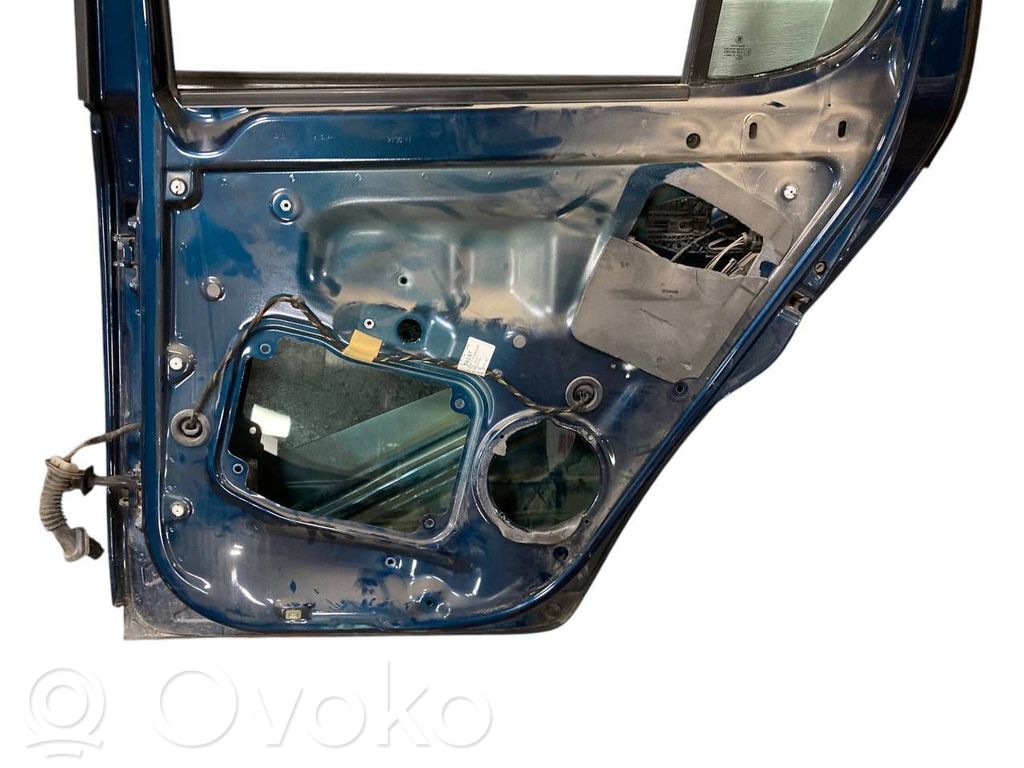 Задняя дверь