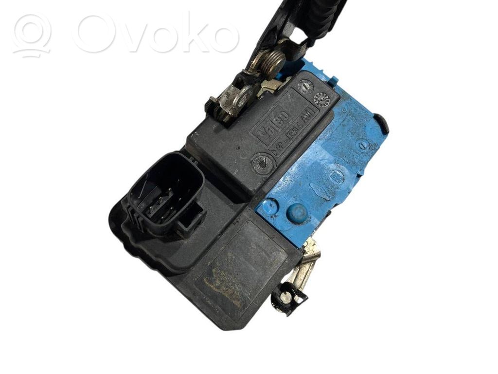 Priekšpusē slēdzene