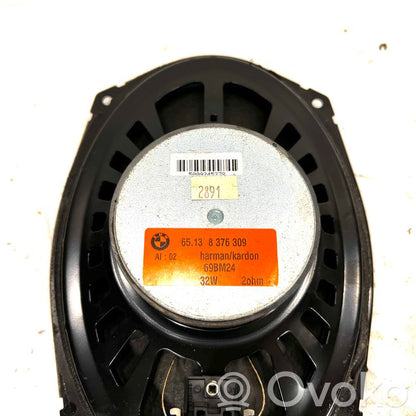 Skaļrunis (-i) aizmugurējā palodzē