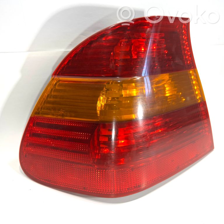 Aizmugurējais lukturis virsbūvē