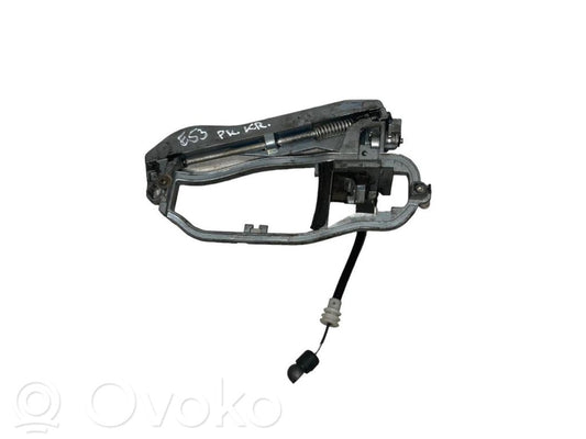 Priekšpusē turētājs / kronšteins ārējam atvēršanas rokturim