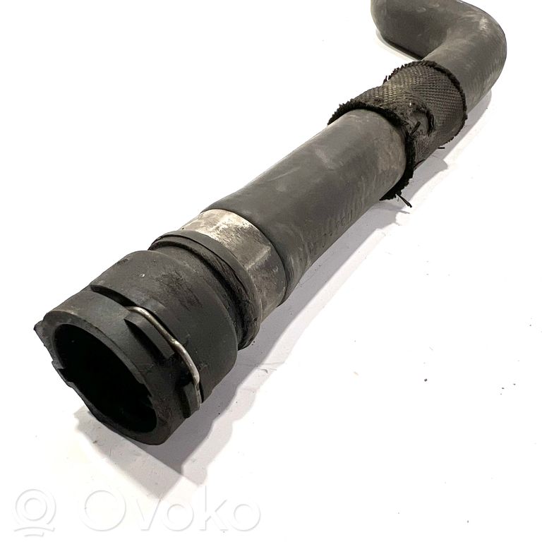 Caurulīte (-es) / šļūtene (-es)