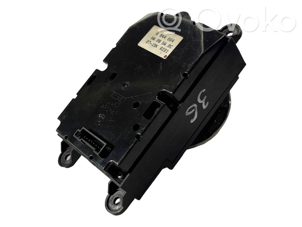 Multimediju kontrolieris