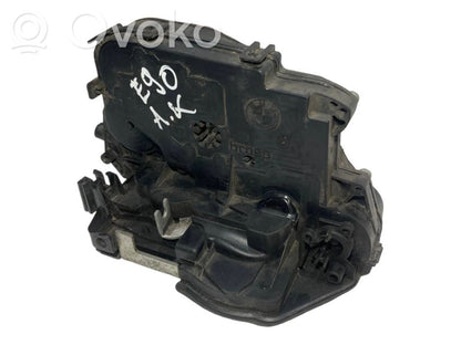 Aizmugurē slēdzene