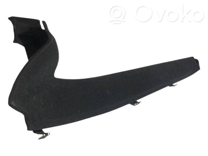 Sānu dekoratīvā apdare pie aizmugurējā sēdekļa (apakšdaļa)