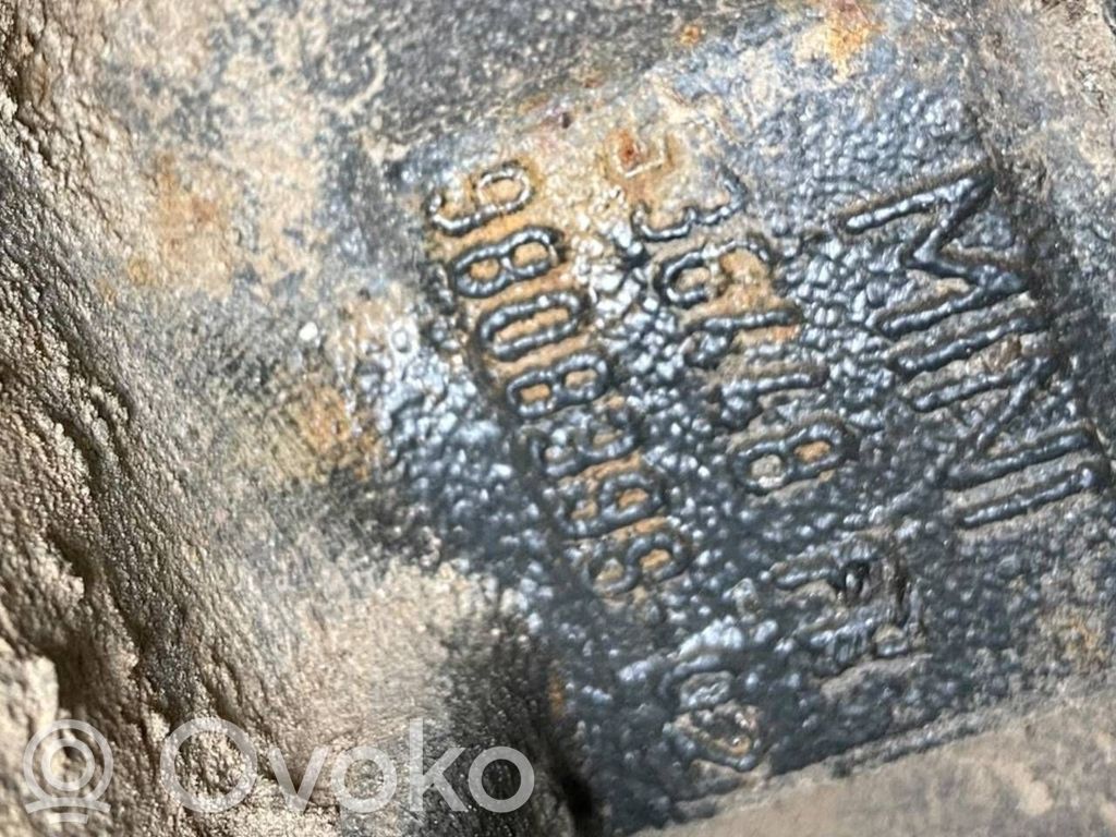 Priekšējā riteņa rumbas vārpstas šarnīrs (stupica, capfa)