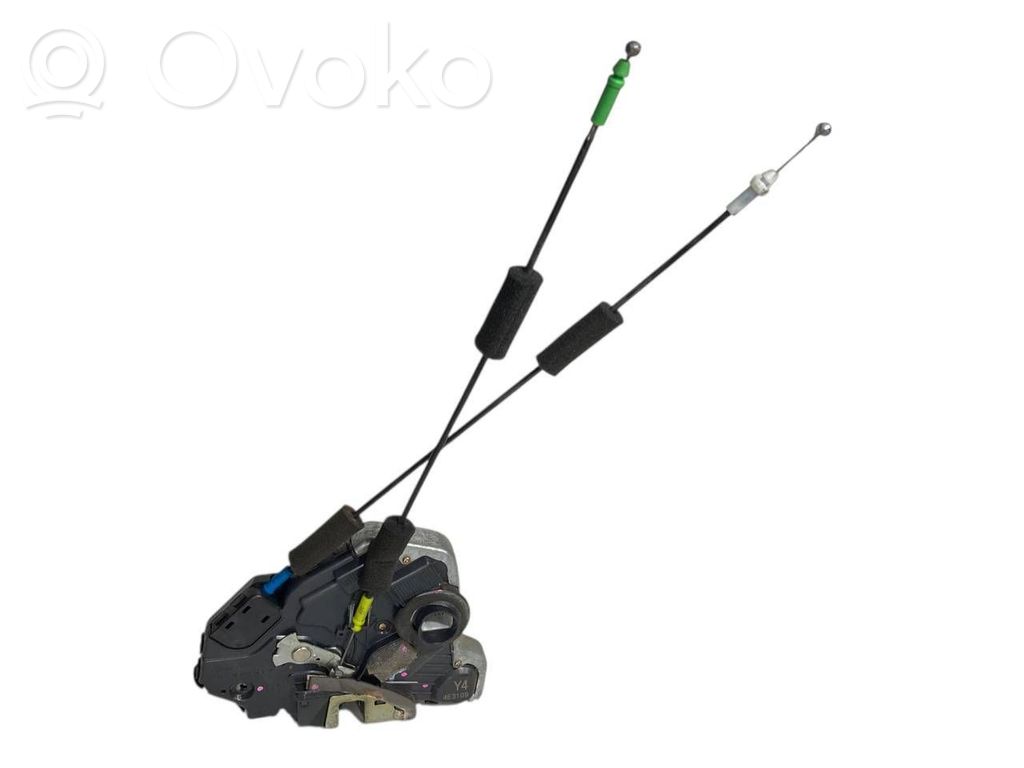 Priekšpusē slēdzene