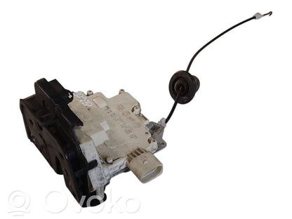 Priekšpusē slēdzene