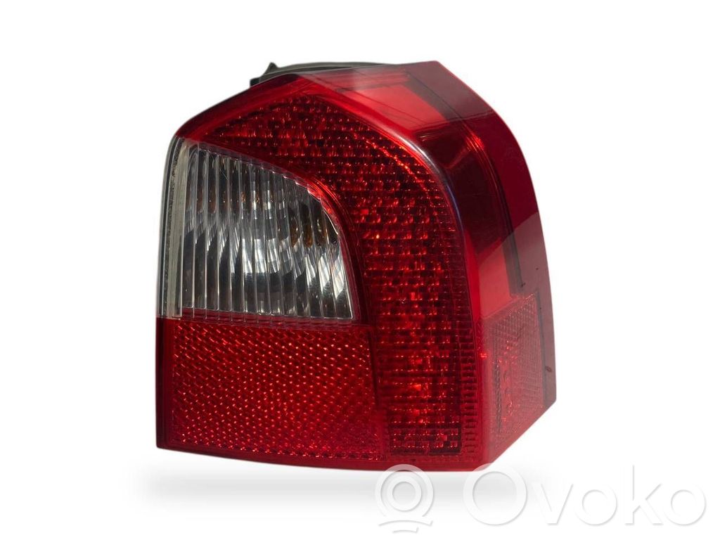 Задний фонарь в кузове