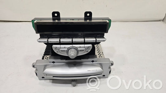 Radio / CD/DVD atskaņotājs / navigācija