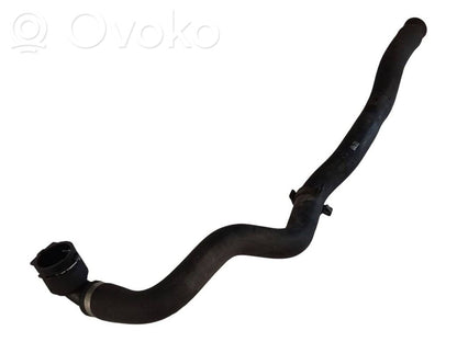 Caurulīte (-es) / šļūtene (-es)