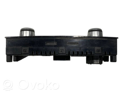 Gaisa kondicioniera / klimata kontroles / salona apsildes vadības bloks (salonā)