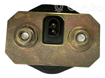 Aizmugurē slēdzenes cilpa