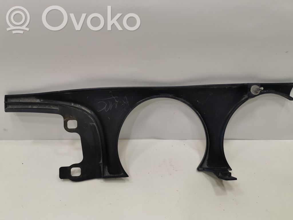 Priekšējā luktura dekoratīvā apdare