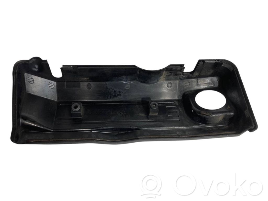 Dzinēja pārsegs (dekoratīva apdare)