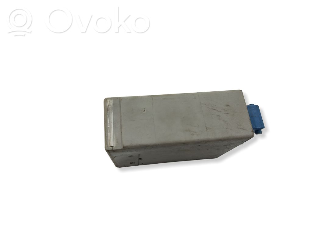 Logu tīrītāju relejs