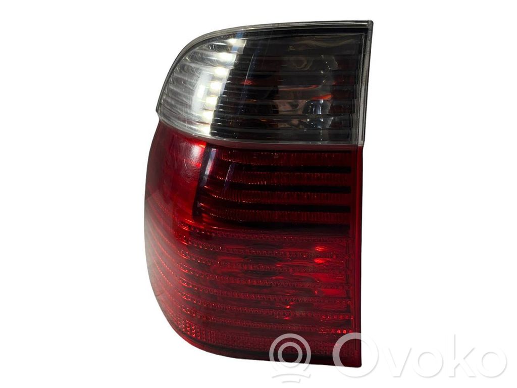 Задний фонарь в кузове