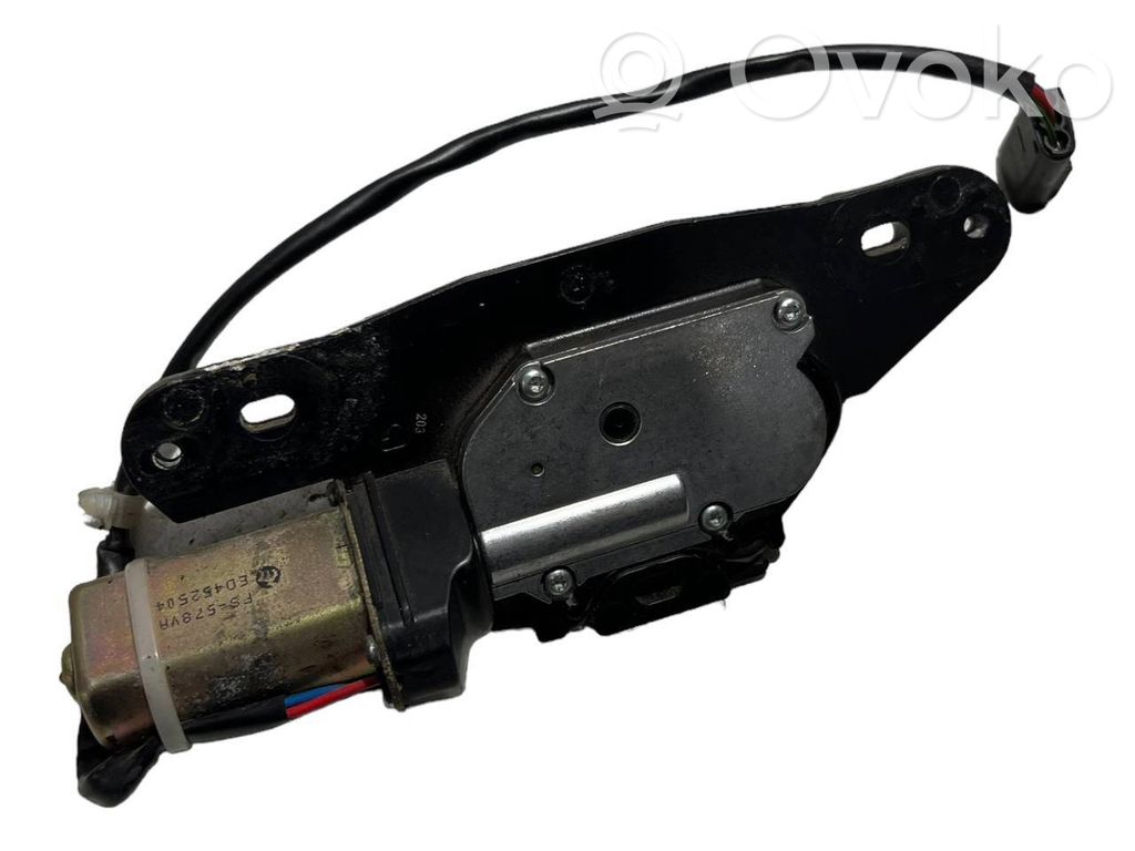 Aizmugurējā pārsega pievilcējs