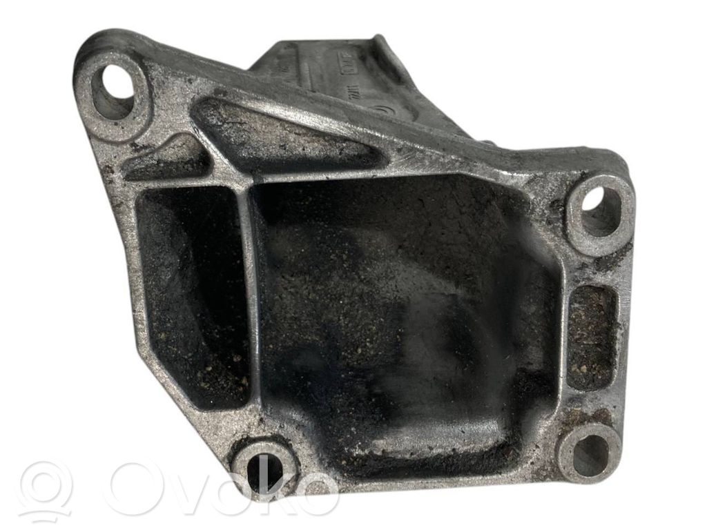 Кронштейн крепления двигателя