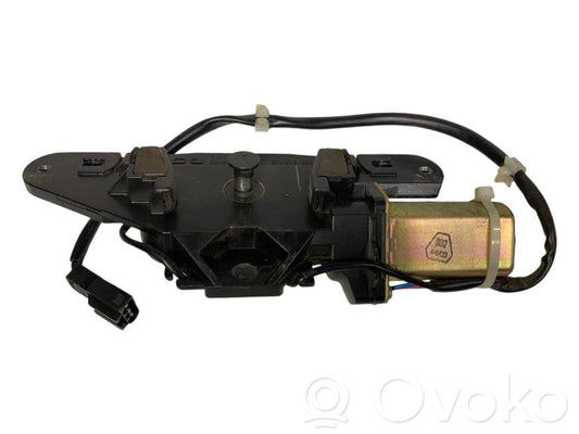 Aizmugurējā pārsega pievilcējs