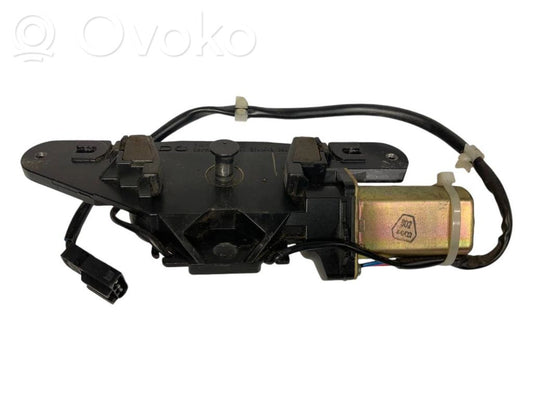 Aizmugurējā pārsega pievilcējs