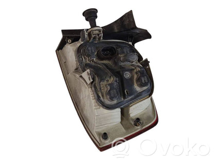 Aizmugurējais lukturis virsbūvē