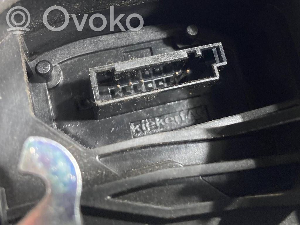 Aizmugurē slēdzene