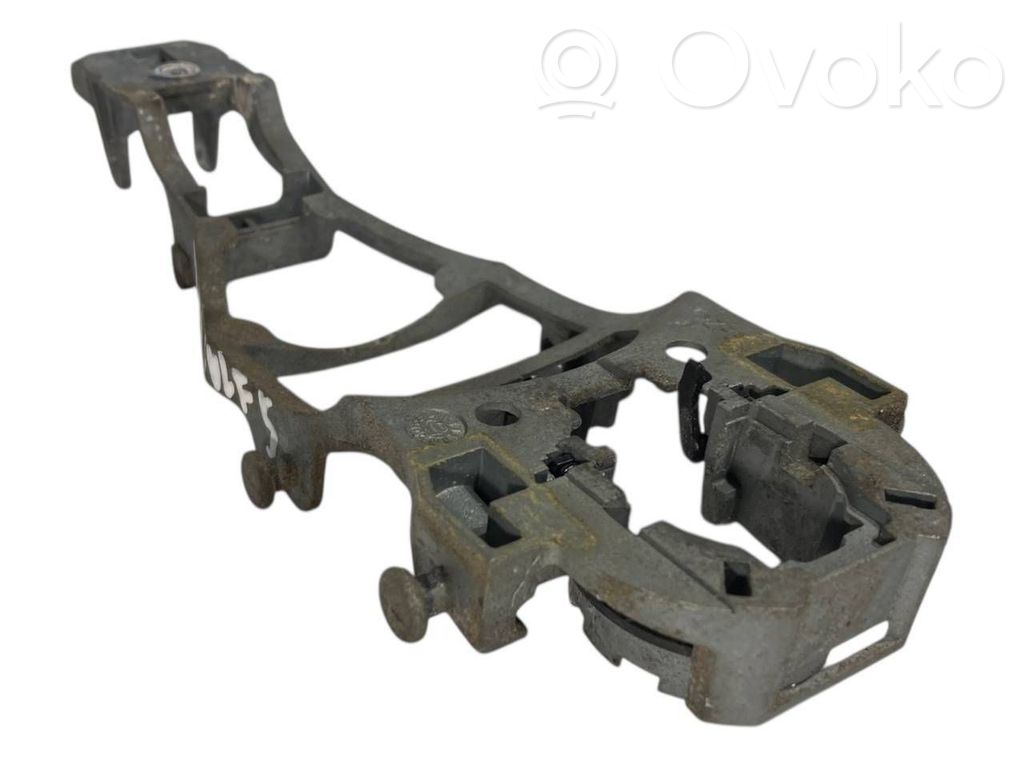 Priekšpusē turētājs / kronšteins ārējam atvēršanas rokturim