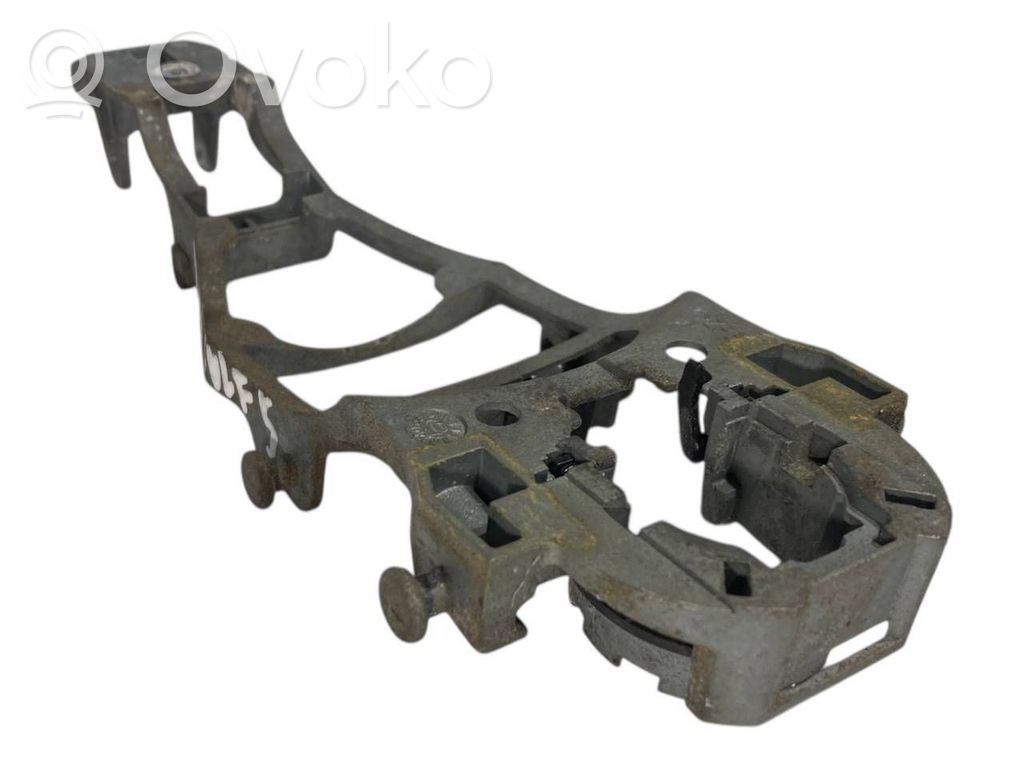 Priekšpusē turētājs / kronšteins ārējam atvēršanas rokturim