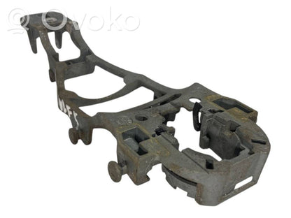 Priekšpusē turētājs / kronšteins ārējam atvēršanas rokturim