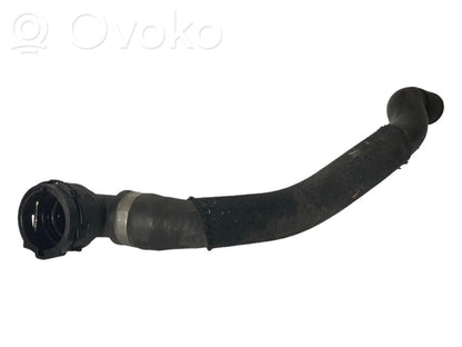 Caurulīte (-es) / šļūtene (-es)