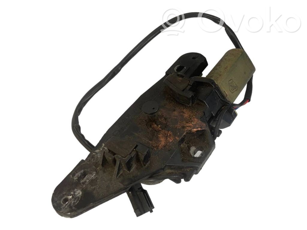 Aizmugurējā pārsega pievilcējs