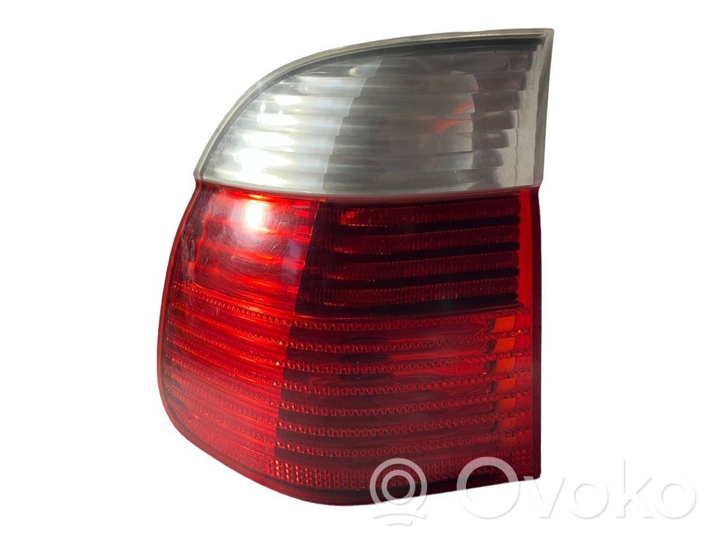 Задний фонарь в кузове