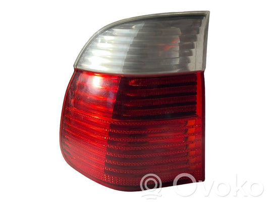 Aizmugurējais lukturis virsbūvē