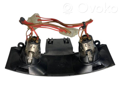 Cigarešu aizdedzināmais aizmugurē